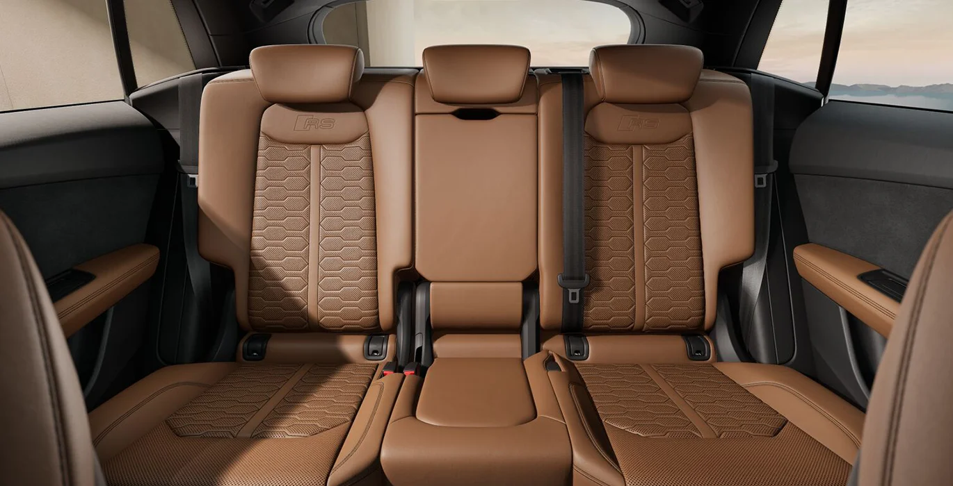 Audi-RS-Q8-441kW-TipTronic-interior-trasera