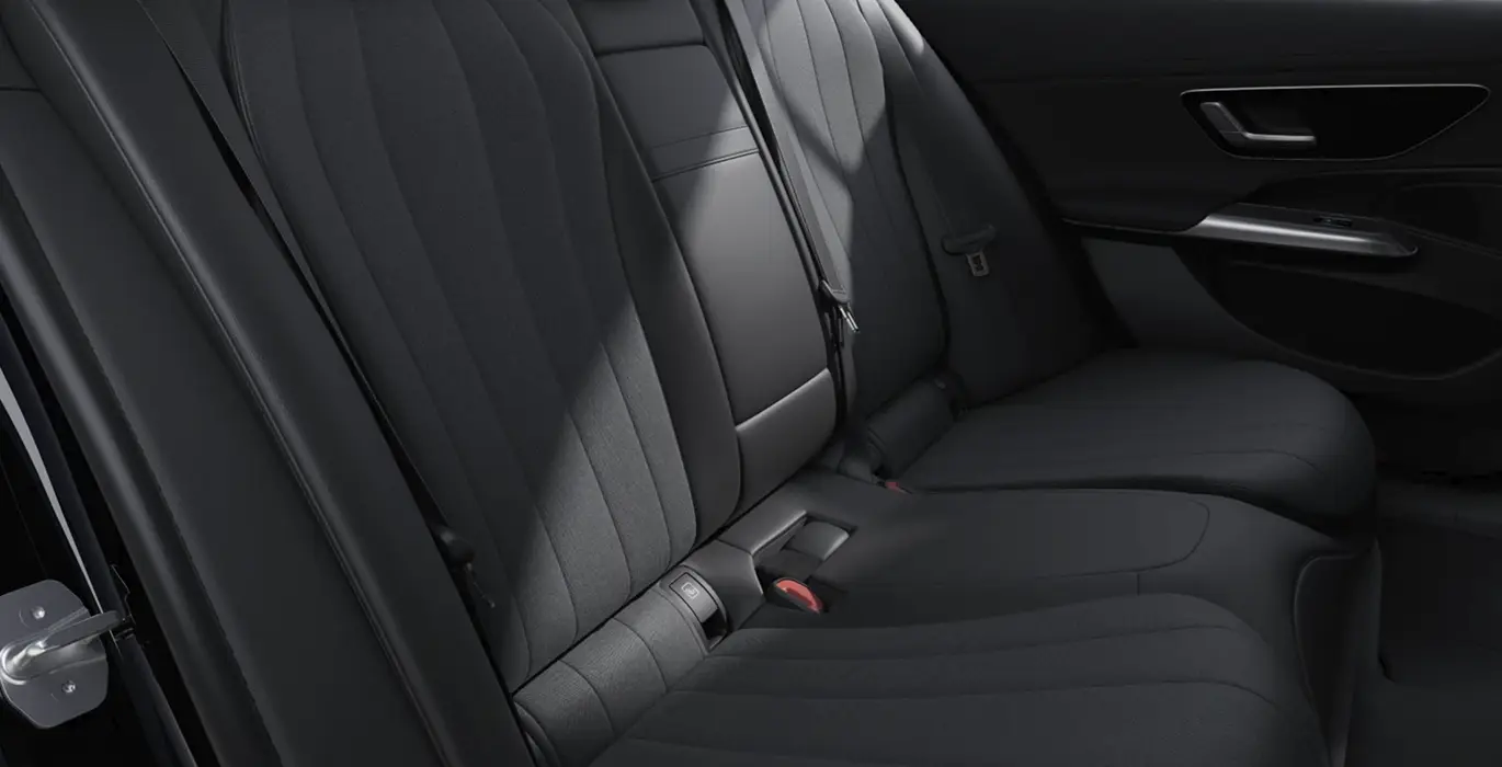Mercedes-Benz-Clase-E-200-interior-trasera