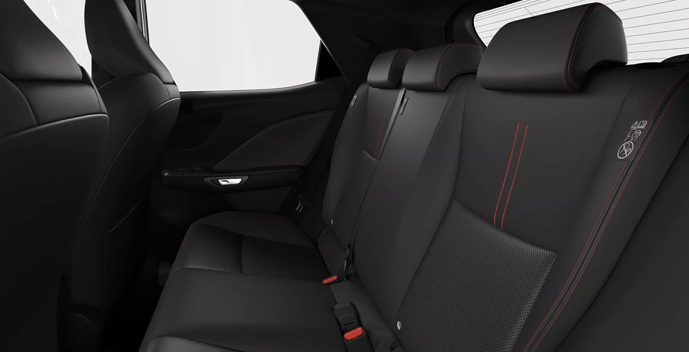 LEXUS-LBX-Elegant-Black-136CV-Aut.-interior-trasera